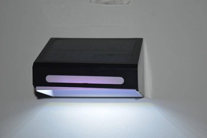 RGB تغییر نور ضد آب دیوار LED باغ نور شمسی نرده نورد شمسی نور بیرونی