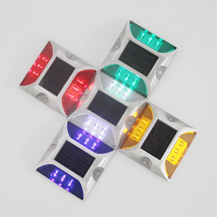 بازتاب دهنده خورشیدی با آلومینیوم آلیاژ پوسته باتری لیتیوم قدرت 2pcs قرار دادن LED