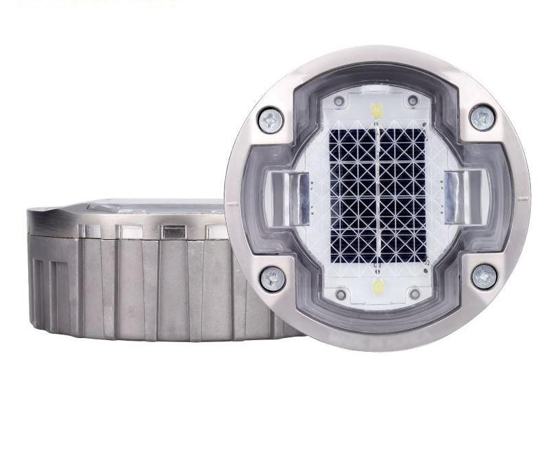 LED خورشیدی آلومینیوم آلیاژ PC جاده های IP68 ضد آب سطح 2V ولتاژ 0.825KG منبع نور