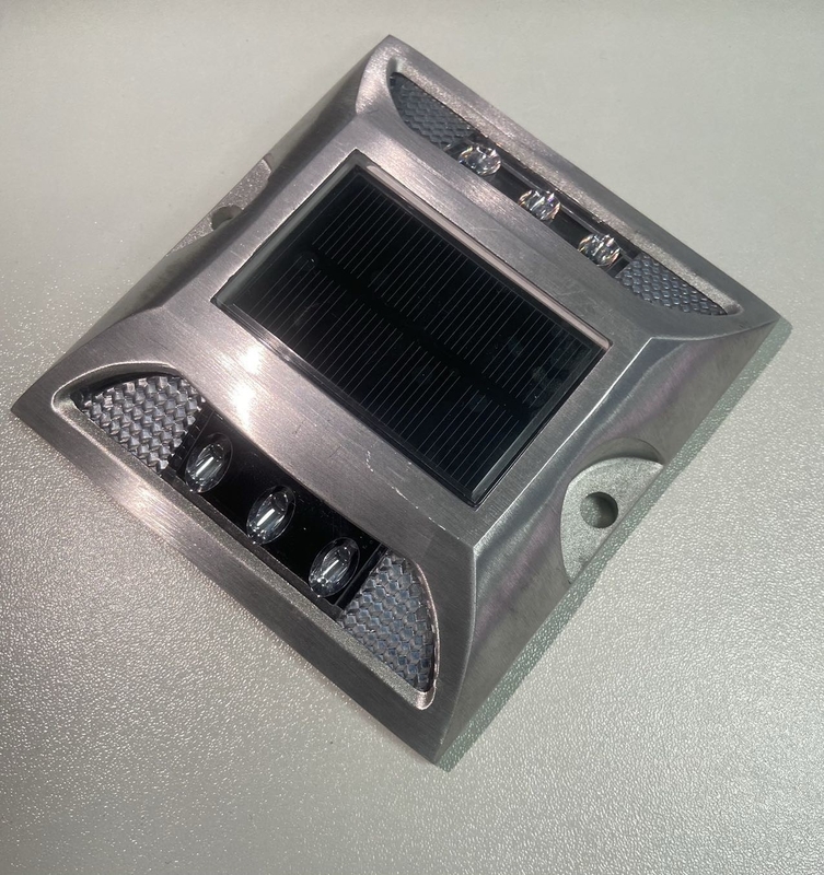114*105*23mm آلومینیوم آلیاژ PC IP68 شمسی جاده استودها با -40C- 85C دمای کاری