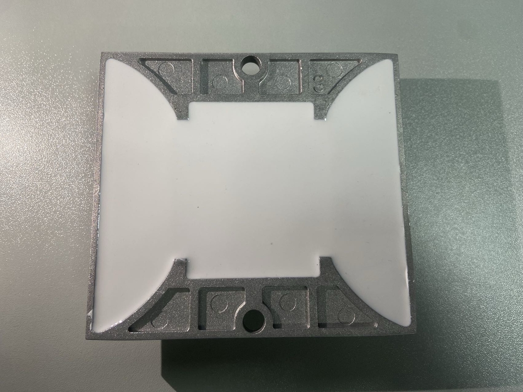 114*105*23mm آلومینیوم آلیاژ PC IP68 شمسی جاده استودها با -40C- 85C دمای کاری