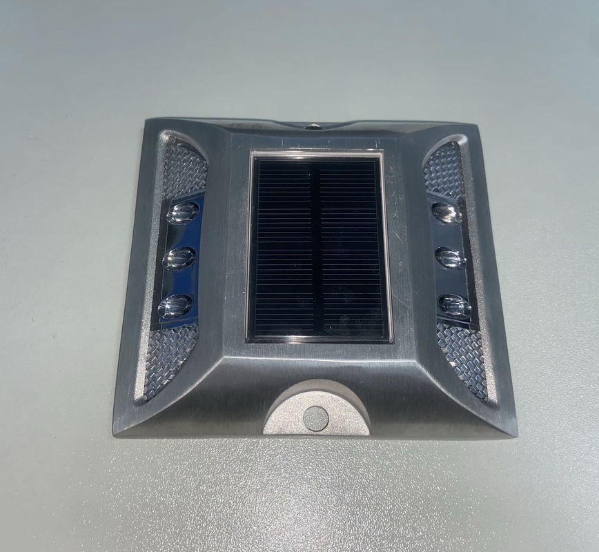 114*105*23mm آلومینیوم آلیاژ PC IP68 شمسی جاده استودها با -40C- 85C دمای کاری