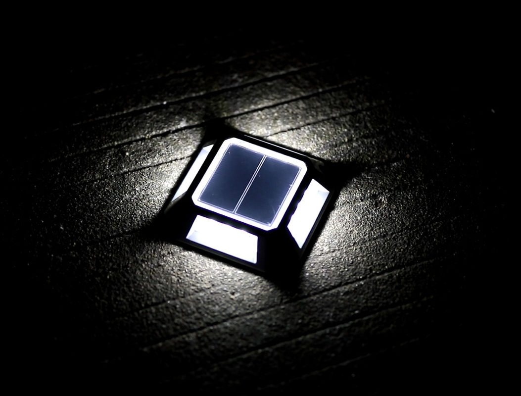 IP67 ایمنی ضد آب چراغ های دیواری خورشیدی در فضای باز پله پله باغ زمین راه نور قفسه