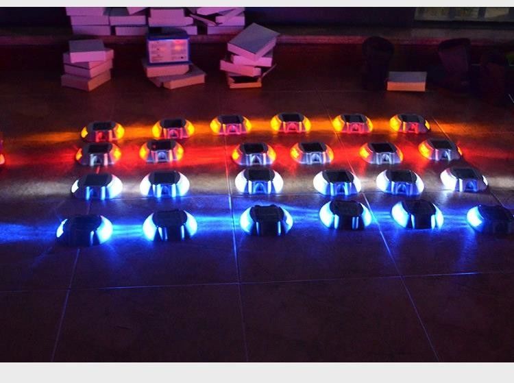 آلومینیوم ضد آب IP68 رفلکتورهای خورشیدی در کنار جاده چراغ های نشانگر چراغ های شمسی