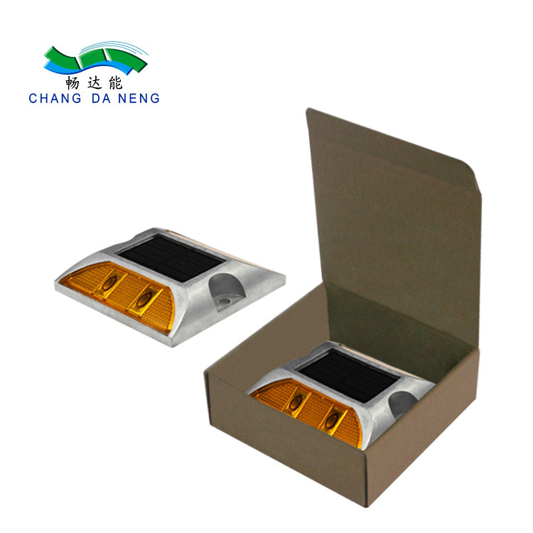 استودیوم های جاده ای خورشیدی آلومینیومی برای زمان کار بزرگراه ≥100h -20C- 60C افزایش ایمنی جاده ای