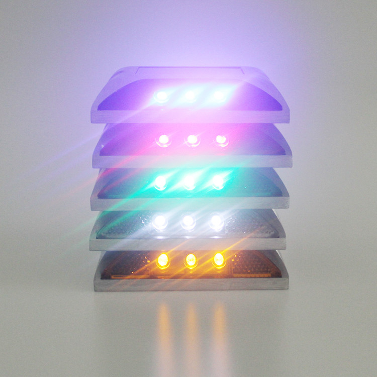 چراغ‌های گل میخ خورشیدی RGB دائماً روشن IP67 ضد آب با قدرت برای فضای باز