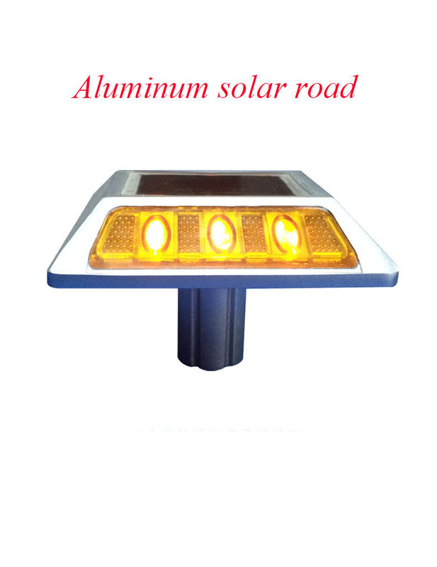 نشانگرهای جاده ای خورشیدی با آلیاژ آلومینیوم و مواد PC برای هشدار ایمنی