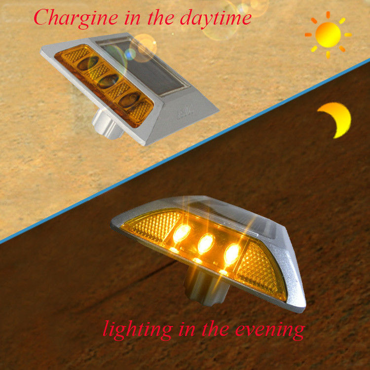 نشانگرهای جاده ای خورشیدی با آلیاژ آلومینیوم و مواد PC برای هشدار ایمنی