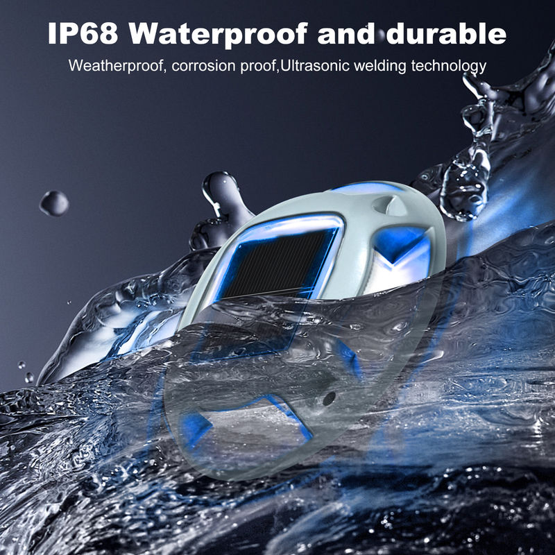 درب جاده ای خورشیدی در فضای باز با LED هشدار نور روز 6000K و نور سطح آلومینیوم ضد آب 110 * 22.5MM