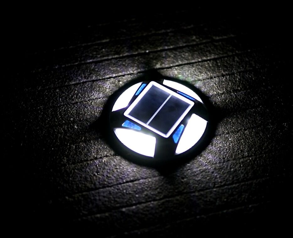 گل میخ جاده ای خورشیدی با 12 عدد LED مقاوم در برابر پیری برای ایمنی جاده ها